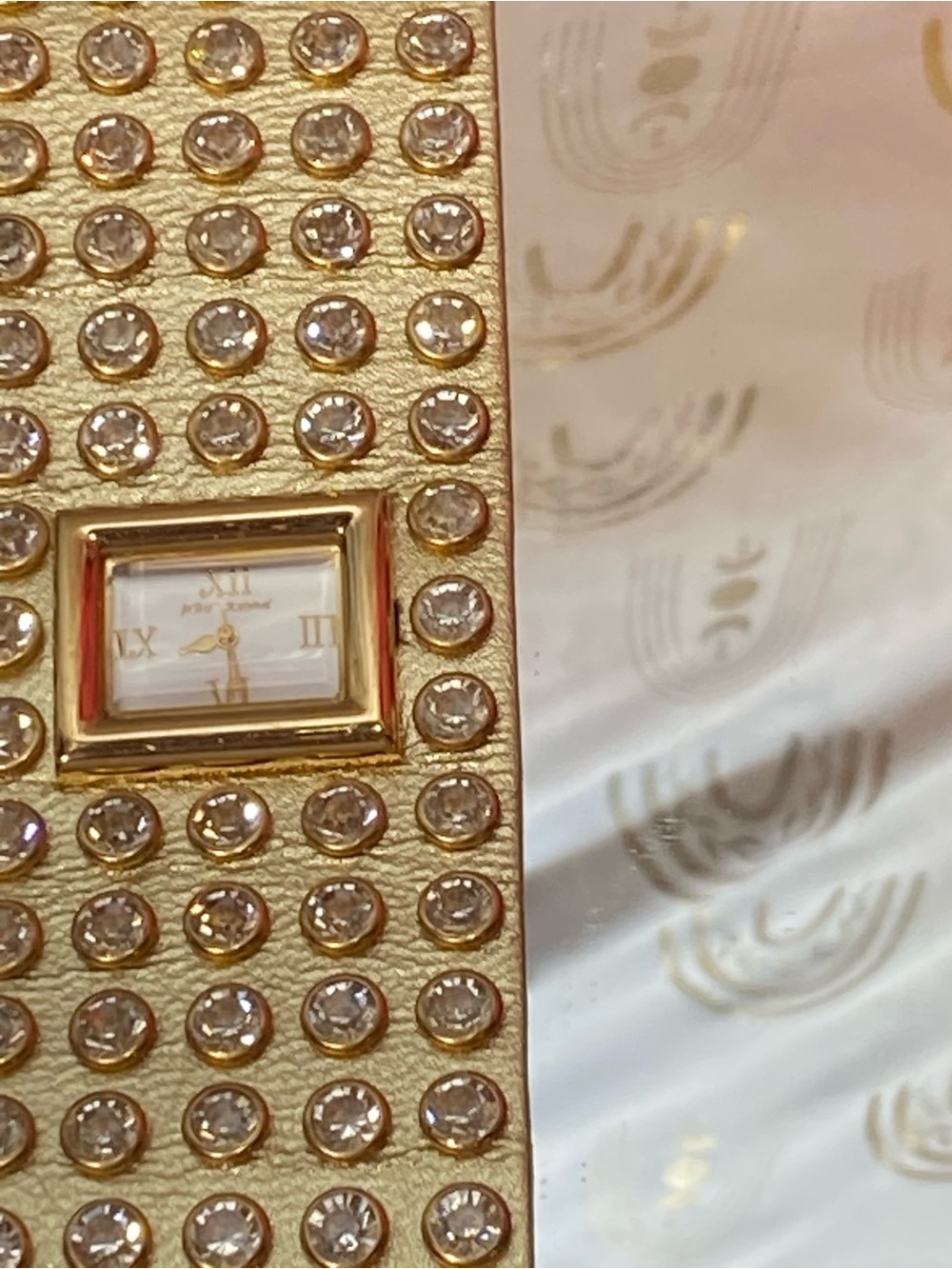 Betsey Johnson Gold Crystal-Studded Bracelet Watch vintage - Picture 5 of 10